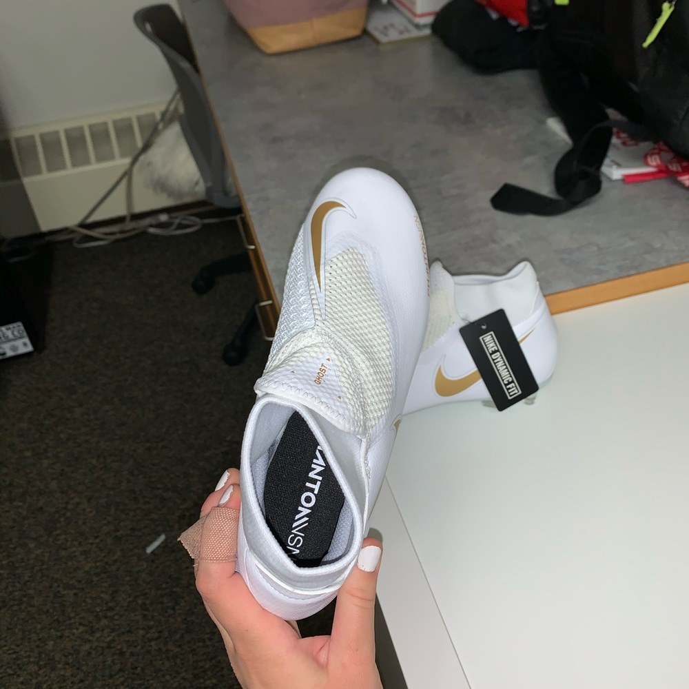 cleats - Picture 3 of 8